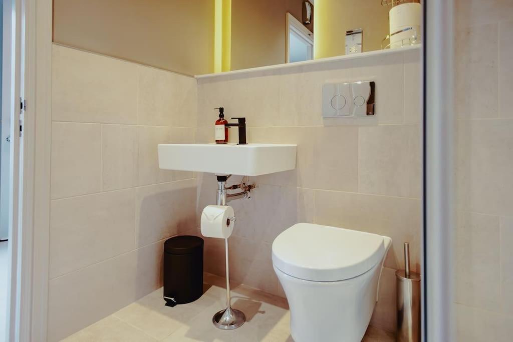 利兹3-Story Townhouse - Sleeps 8公寓 外观 照片