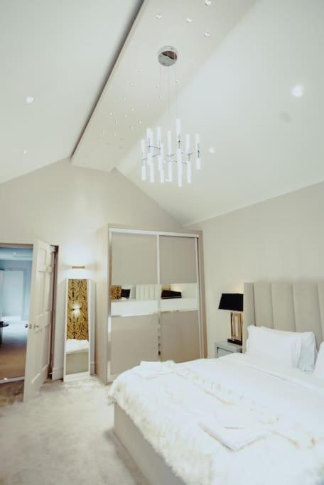 利兹3-Story Townhouse - Sleeps 8公寓 外观 照片