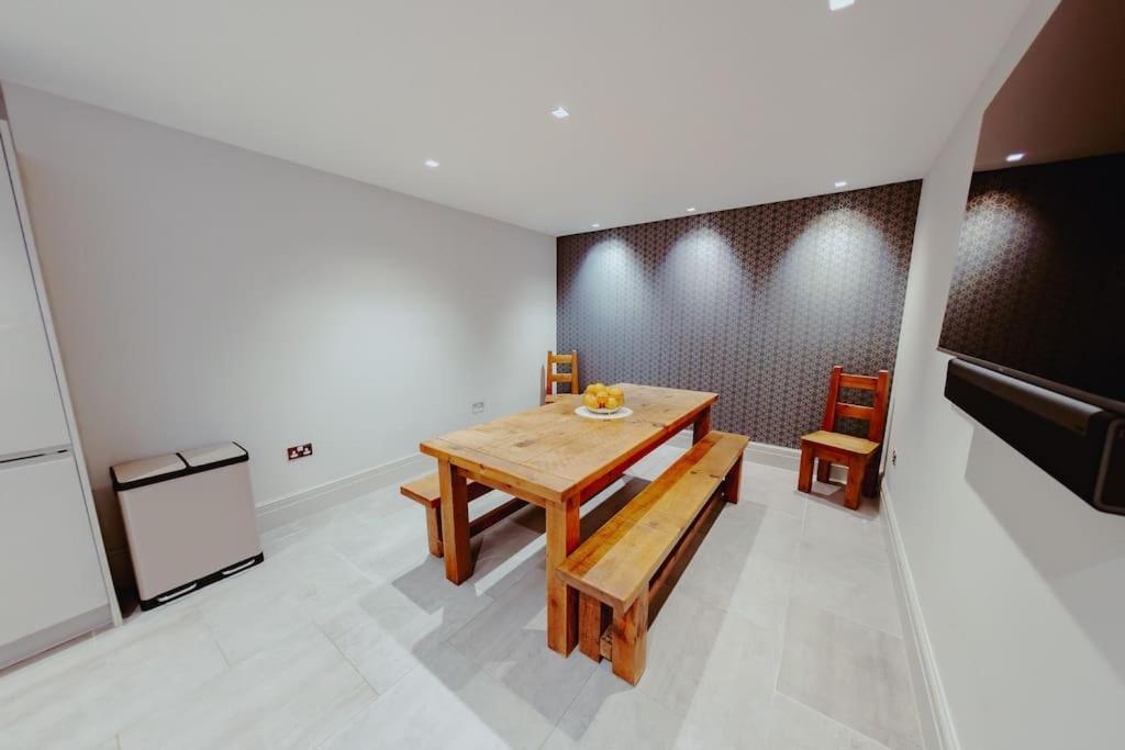利兹3-Story Townhouse - Sleeps 8公寓 外观 照片