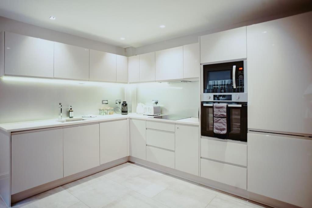 利兹3-Story Townhouse - Sleeps 8公寓 外观 照片