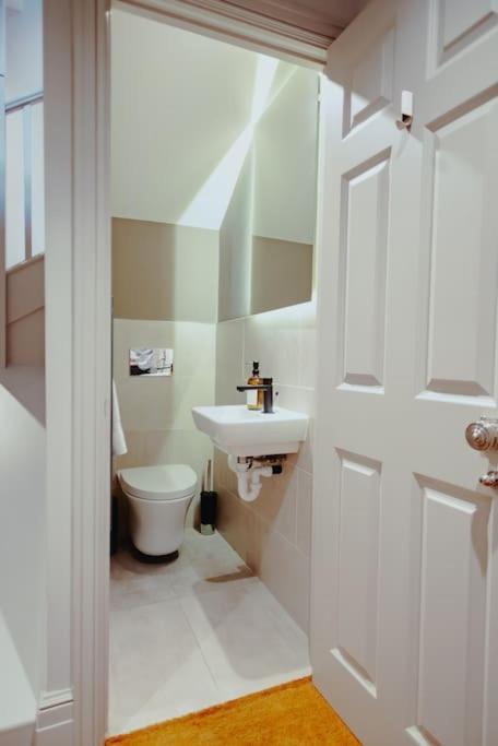 利兹3-Story Townhouse - Sleeps 8公寓 外观 照片