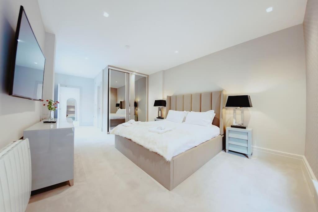 利兹3-Story Townhouse - Sleeps 8公寓 外观 照片