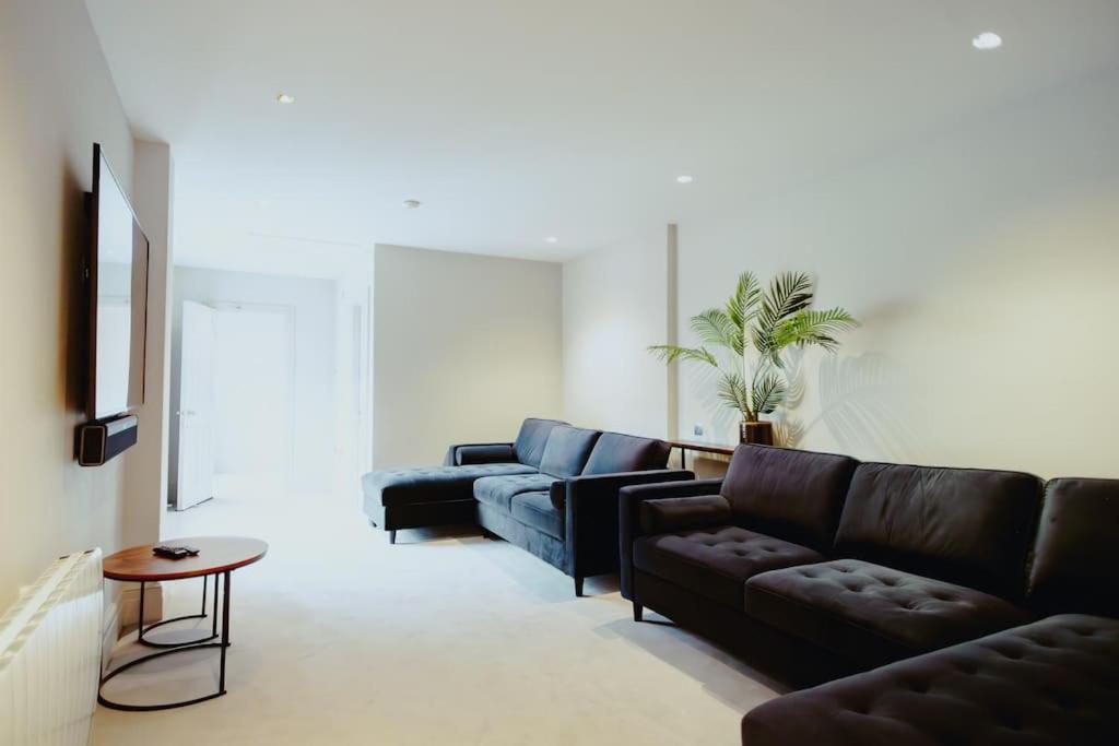利兹3-Story Townhouse - Sleeps 8公寓 外观 照片