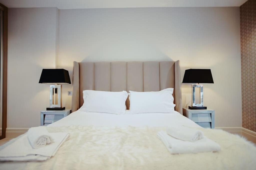 利兹3-Story Townhouse - Sleeps 8公寓 外观 照片